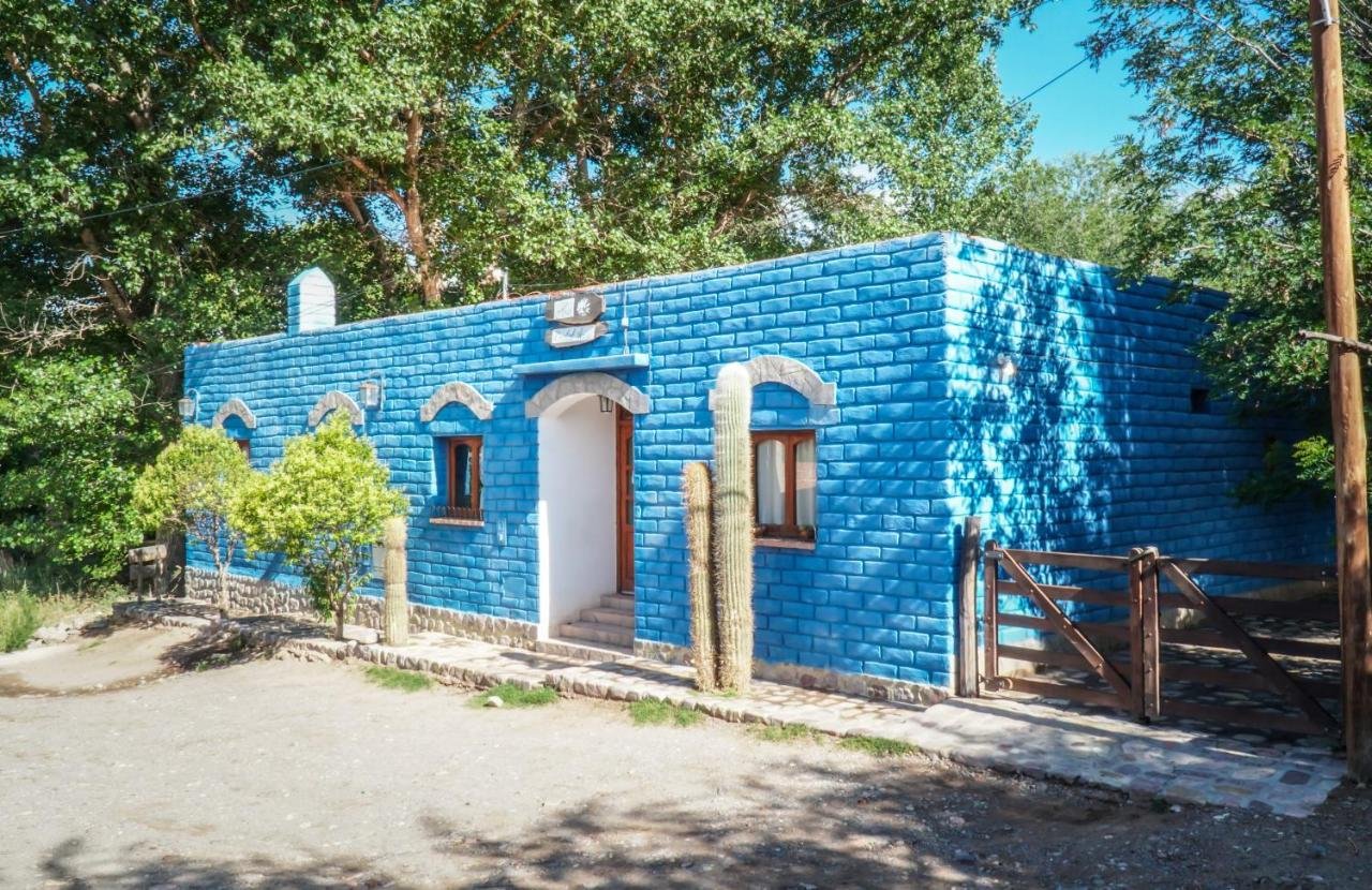 Fachada típica de Azul Humahuaca Hostal